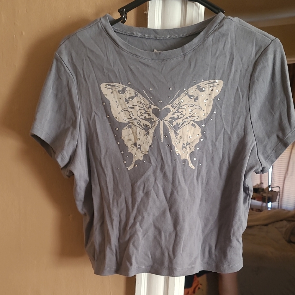 No Boundaries Gray Butterfly Print Short Sleeve Tee